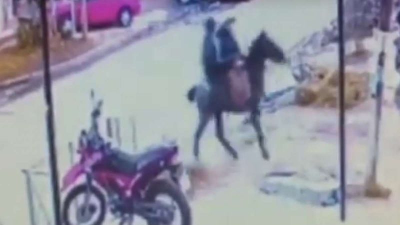 Aparecieron los “equinochorros”: asaltaron a galope a una joven que esperaba el colectivo