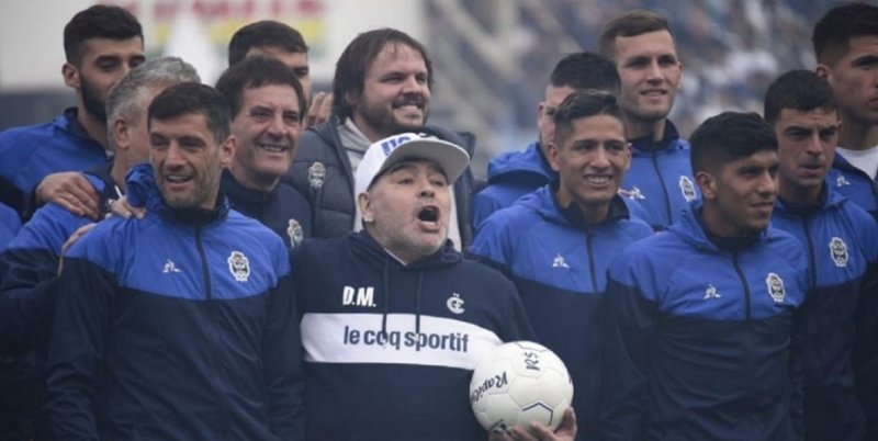 Gimnasia empezó la era Maradona con un entrenamiento sin Diego