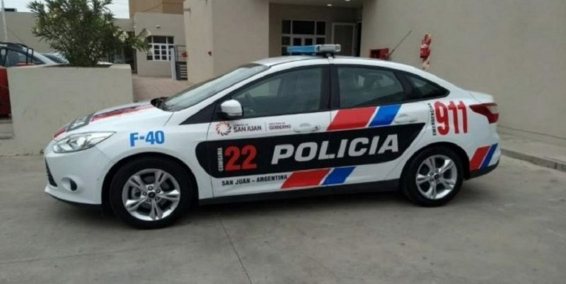Le tocaron la cola en la calle y se rompió la muñeca de tanto pegarle al abusador