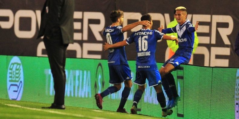 Vélez le ganó a River en el Monumental en un partido plagado de polémicas