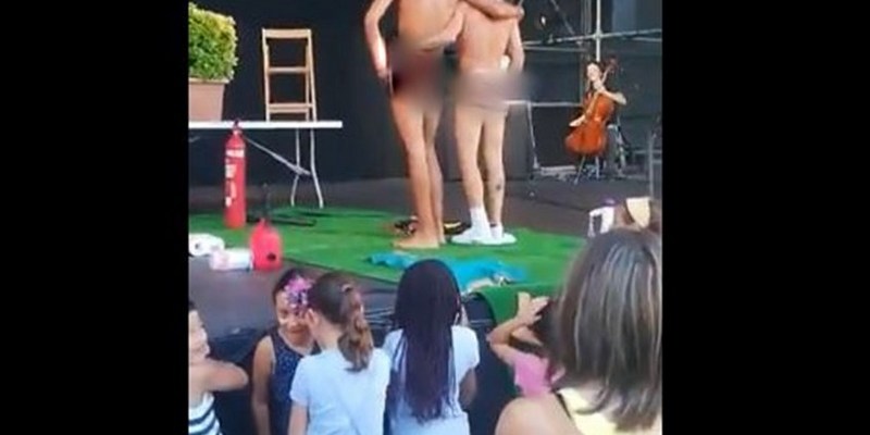 Escándalo en Barcelona: contrataron a strippers para una fiesta infantil