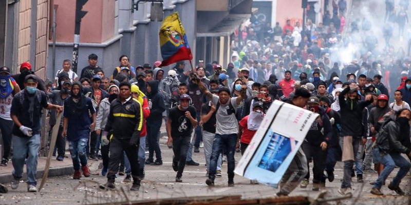 El gobierno de Ecuador decretó el toque de queda y la militarización de Quito