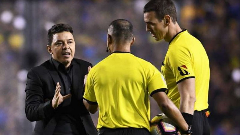 Gallardo reveló qué les dijo a sus dirigidos en el entretiempo ante Boca y criticó a Sampaio