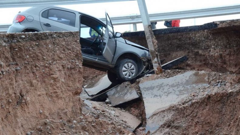 El socavón de la Autovía Norte se tragó un auto en Neuquén