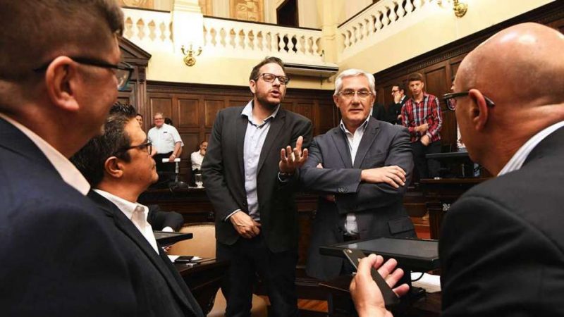 Consenso para que el martes Hierro Indio sea Ley