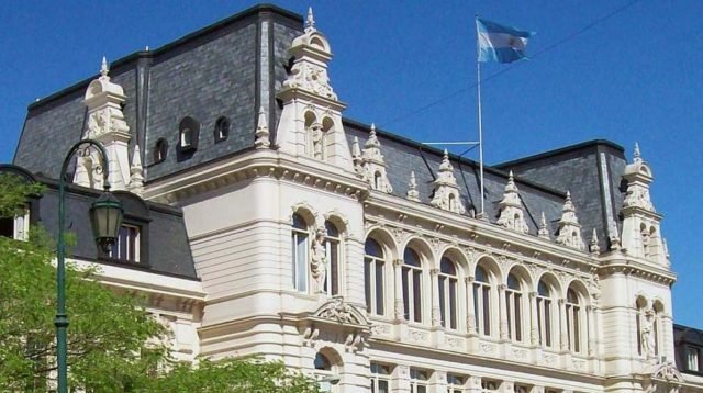 Caso inédito: tiene 15 años, es superdotada y la Justicia le aprobó el secundario