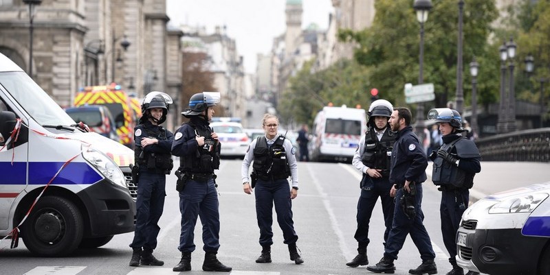 París: un hombre mató a cuatro policías con un cuchillo