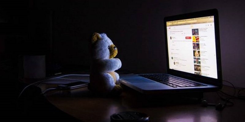 Encuentra a su hija de 15 años desaparecida al verla en videos de Pornhub