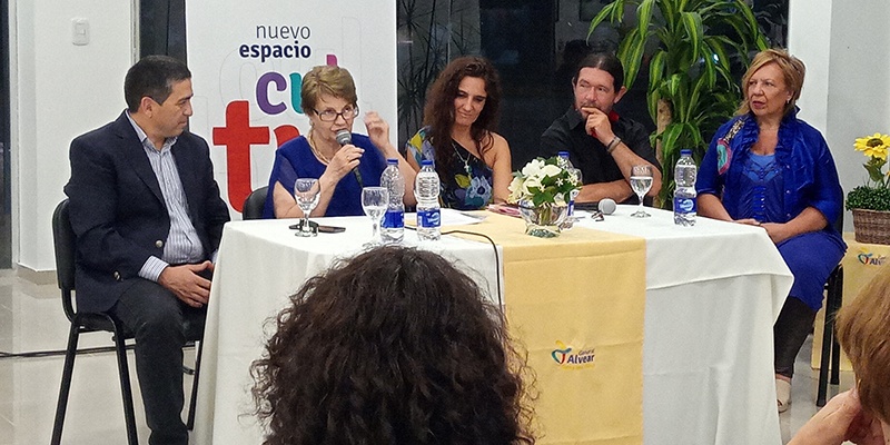 Se presentó el libro Volverán a Florecer los Girasoles en el Espacio cultural