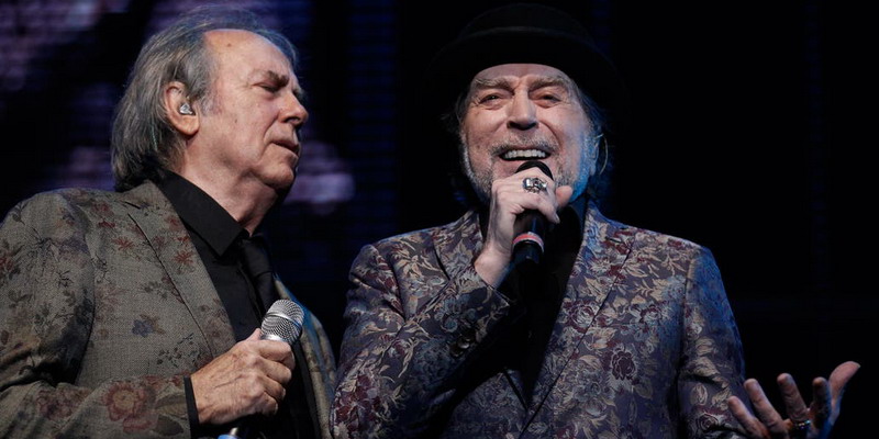 Operan de urgencia a Joaquín Sabina por un derrame cerebral tras su caída desde un escenario