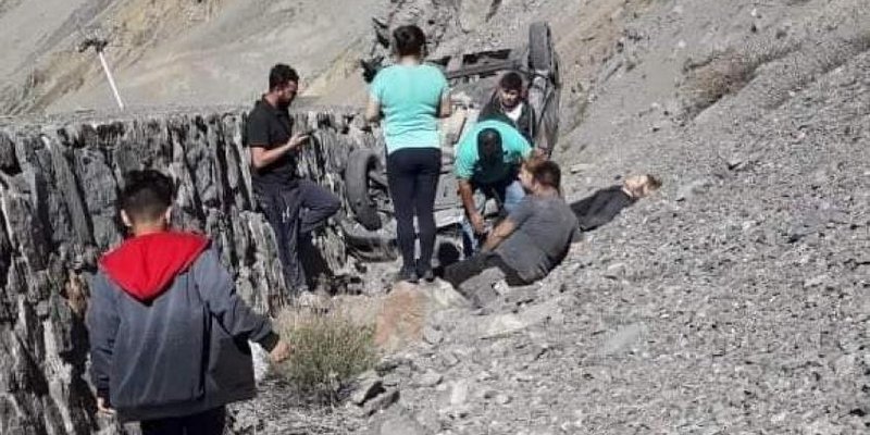 Volcó un auto en Alta Montaña y cuatro personas resultaron heridas