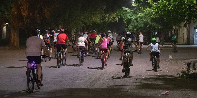 Noche de bicicleteada en Bowen