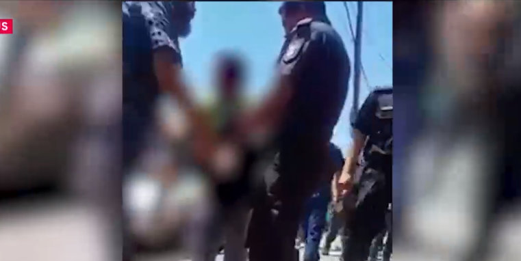 “¿Te gustó la puñalada, amiga?” madre de la chica que agredió a otra la entregó a la policía