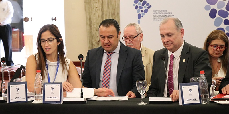 Alvear y Riobamba firmaron un convenio que beneficiará a alumnos de Biotecnología