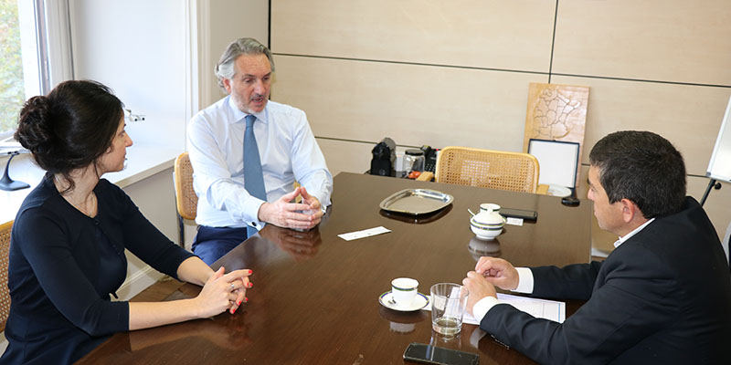 Marcolini cerró su gira por Europa con una reunión con el Cónsul de Argentina en Barcelona