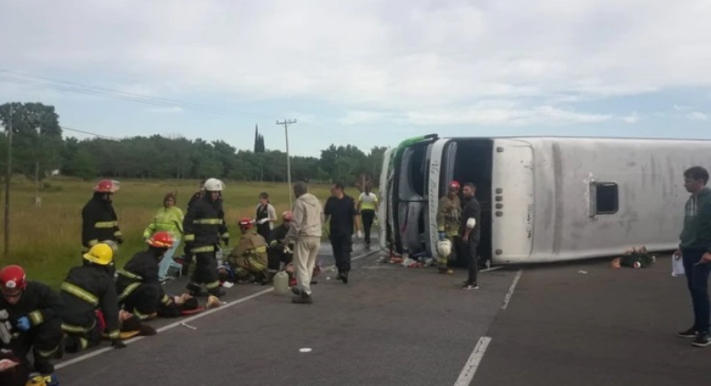 Liberaron al chofer del micro que volcó en la ruta 2