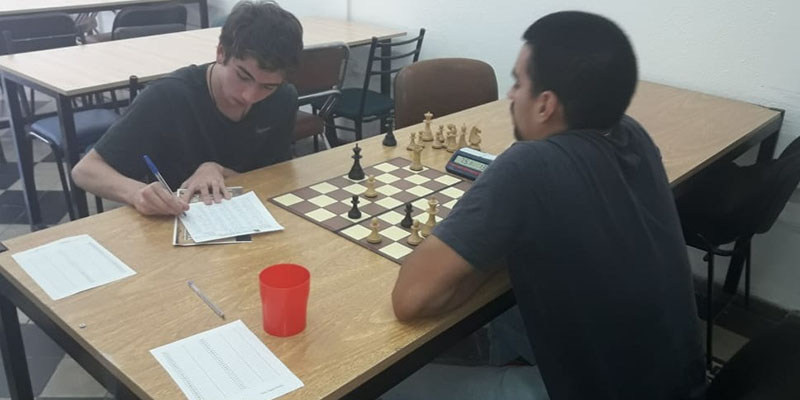 Ajedrez: “Juani” Ruíz se abre camino entre adultos