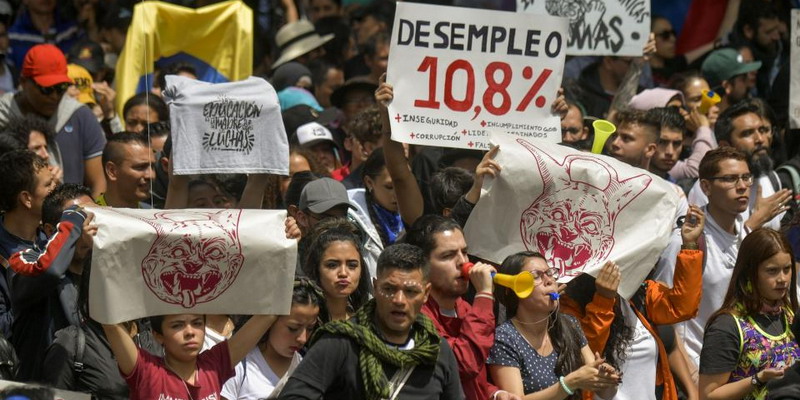 Tres muertos y más de 270 heridos en las protestas en Colombia