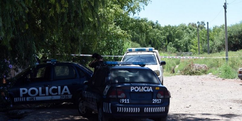 Una adolescente sin carnet atropelló a una niña y se fugó