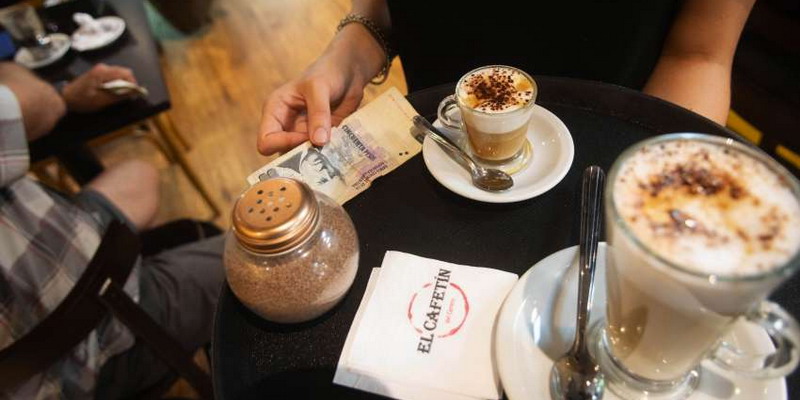 Rechazo a la “propina sugerida” para la gastronomía