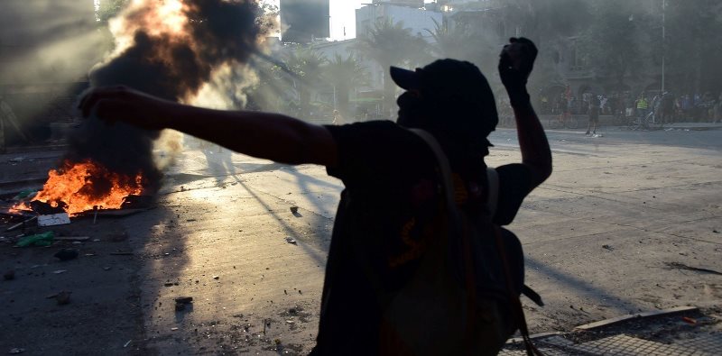 Doce argentinos detenidos por violencia en las protestas en Chile