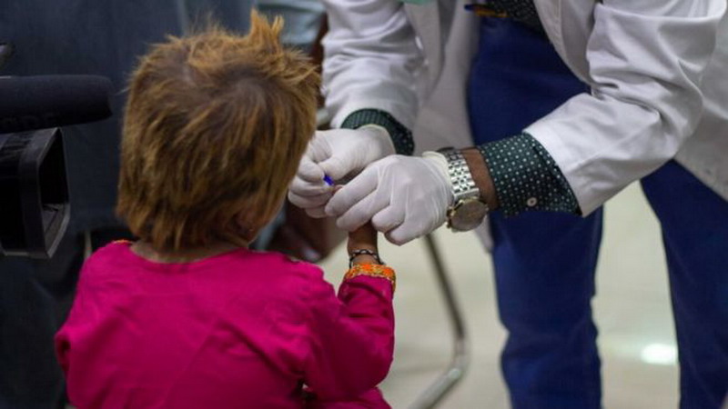 La misteriosa epidemia de VIH que infectó a cientos de niños en una pequeña ciudad de Pakistán