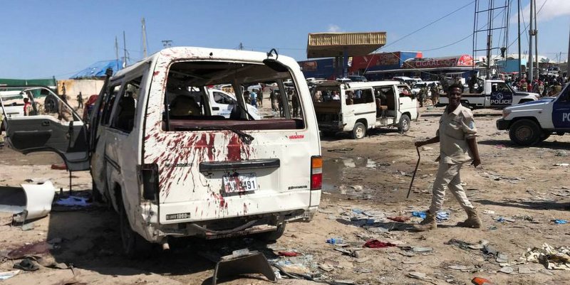 Al menos 90 muertos y decenas de heridos al explotar un coche bomba en la capital de Somalia