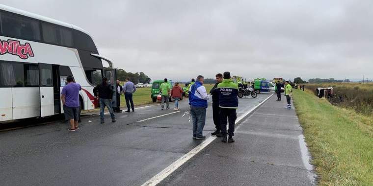 Volcó un micro en la ruta 2: al menos 16 heridos