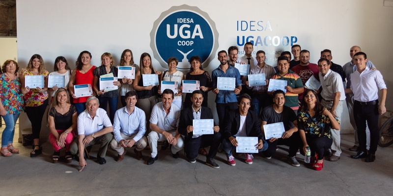 Alumnos se egresaron de Ugacoop