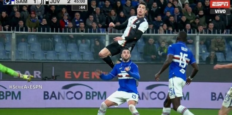 Hasta Cristiano Ronaldo se asombró por su “salto NBA” en el gol a Sampdoria, que disparó una catarata de memes