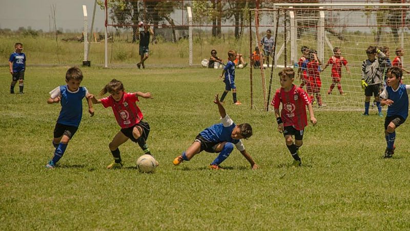 “No podés jugar al fútbol por ser mujer”: la regla contra la que pelea una nena de ocho años en Córdoba