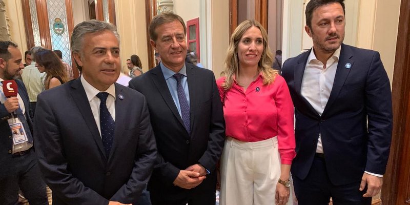 El Gobernador Suarez participa del acto de asunción de Alberto Fernández