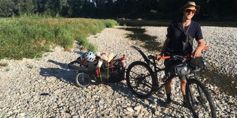 Neuquén: viajó desde Alemania para recorrer la cordillera en bici pero le robaron todo