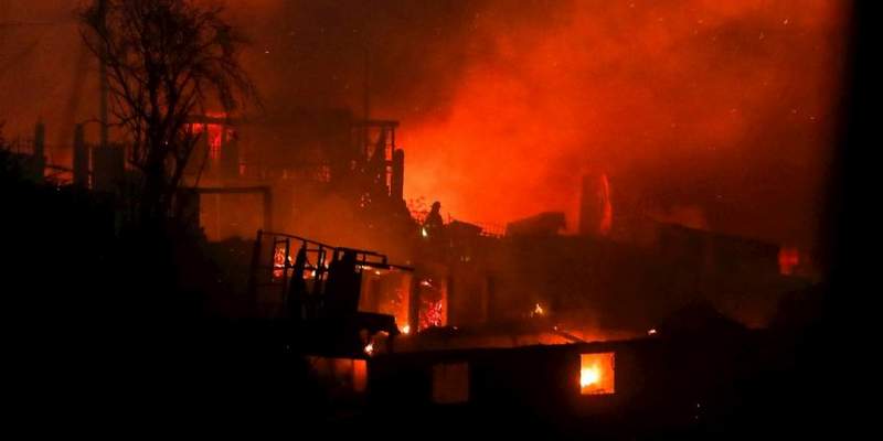 Son 245 las casas afectadas por el feroz incendio en Valparaíso
