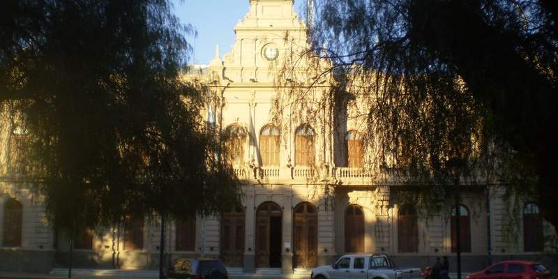 En Chivilcoy dispusieron el congelamiento de sueldos de la planta política del municipio
