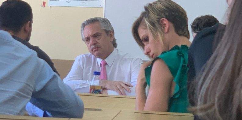 Alberto Fernández fue a la Facultad de Derecho a tomar examen