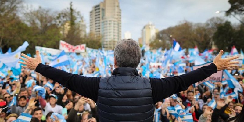 #7D: despiden a Macri con una marcha de apoyo en Plaza de Mayo