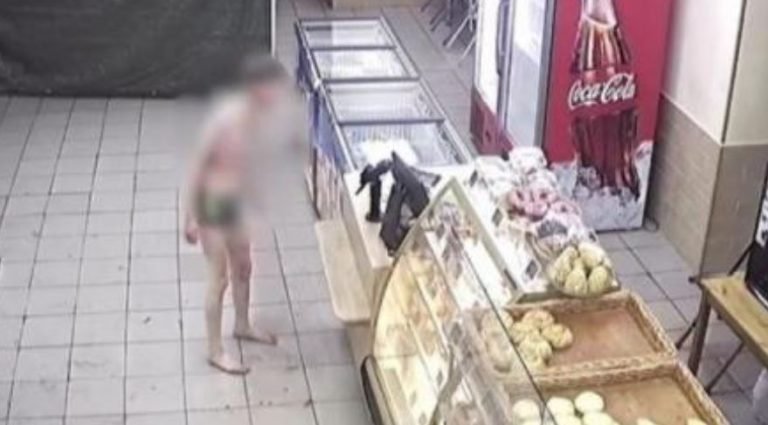 Un nene fue a pedir ayuda semidesnudo a una panadería tras que su padrastro asesinó a su familia