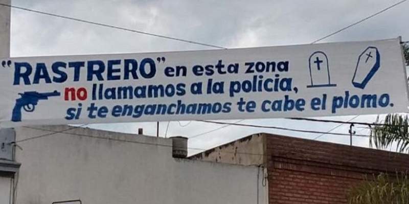 Polémico cartel contra la inseguridad: “Si te enganchamos, te cabe plomo”