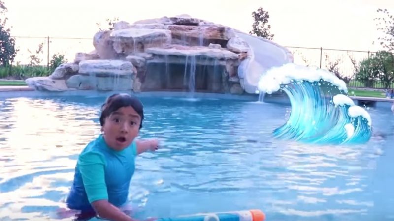 Youtuber top: con 8 años, ganó 26 millones de dólares en 12 meses