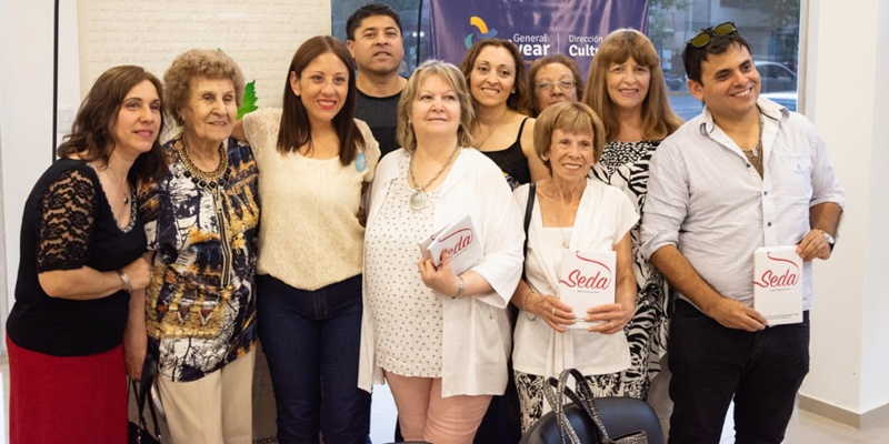El Taller Literario La Hoja presentó su nuevo libro: “SEDA”