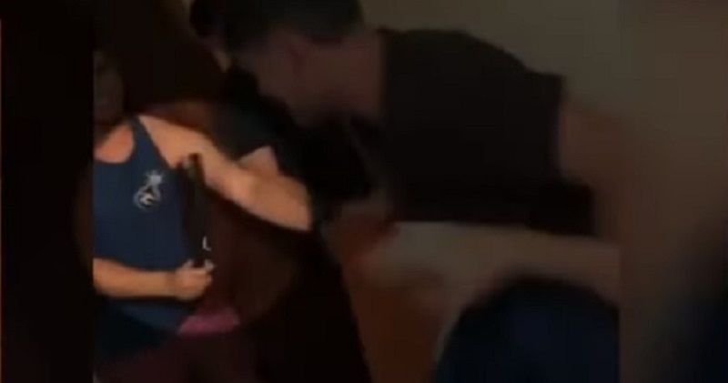 Los rugbiers habían robaron un handy y una cachiporra a la policía antes de la golpiza. Video