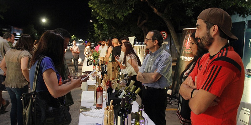 Hoy se realiza la Peatonal del Arte y el Vino