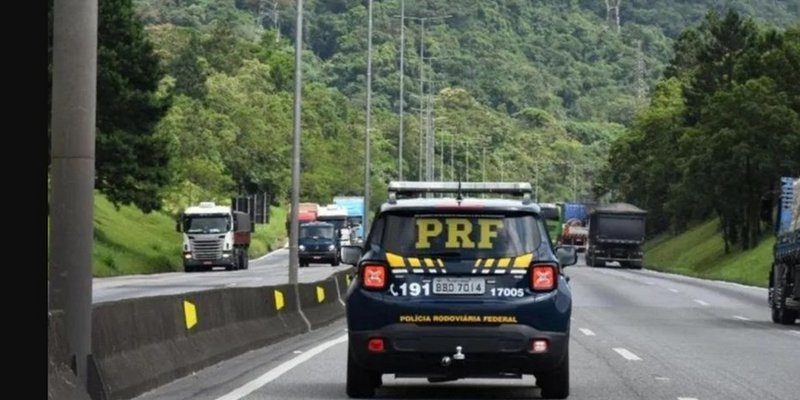 Iban de vacaciones a Brasil y se olvidó a su esposa en una estación de servicio