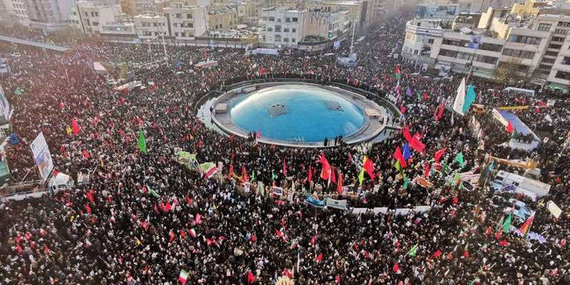 Una estampida dejó 40 muertos en el funeral de Soleimani