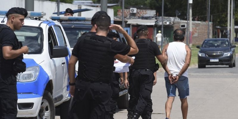 Tras 14 muertes en 13 días, la policía de Santa Fe lista para disparar