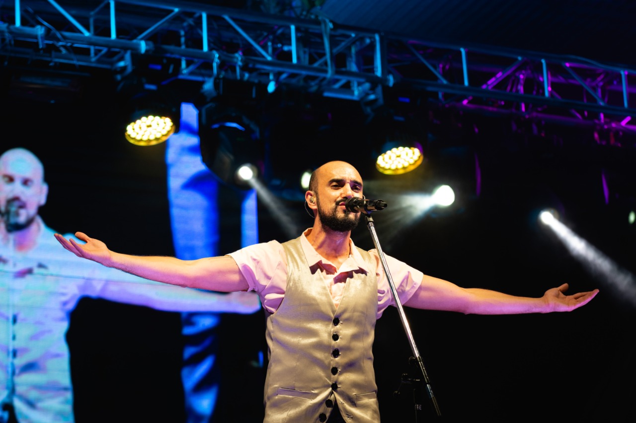 Abel Pintos brilló en el Festival de la Ciruela