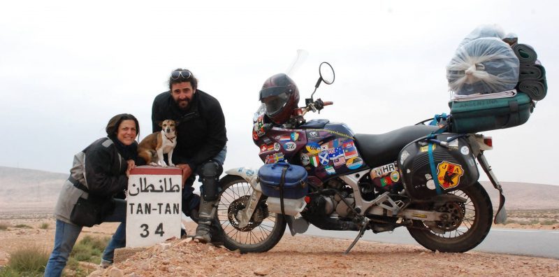 Hace 17 años que viajan en moto y ya visitaron 118 países: salieron en pareja y ahora son una familia