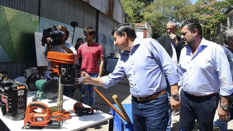 Presentaron concurso para entregar máquinas y herramientas a desempleados
