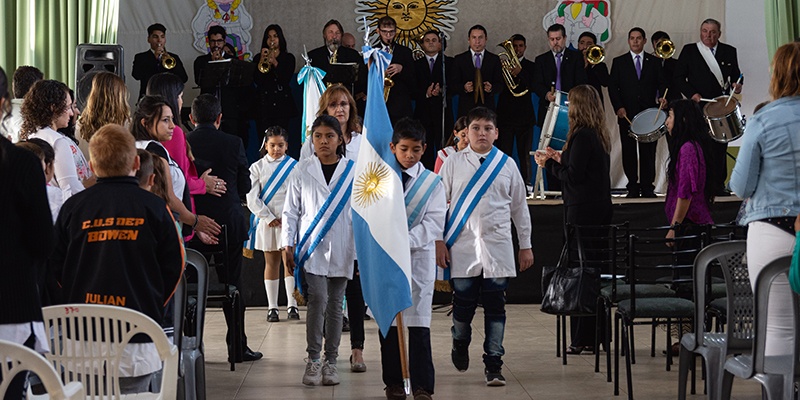 Abrió el ciclo lectivo con un acto en la escuela Valentín Vistuer Gil